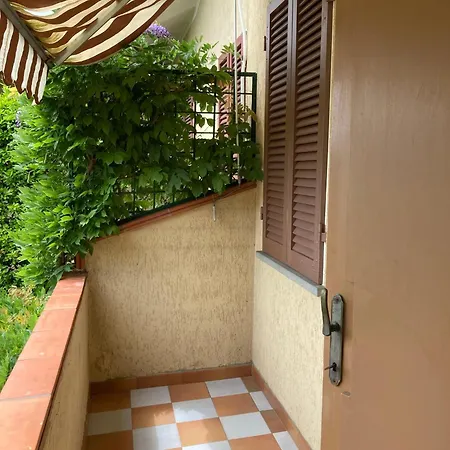 Versilia - Con Giardino مارينا دي بييتراسانْت