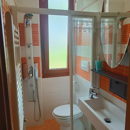 Versilia - Con Giardino Марина-ді-П'єтразанта