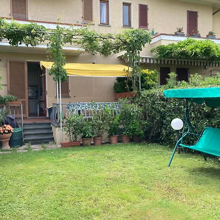 Versilia - Con Giardino Марина-ді-П'єтразанта