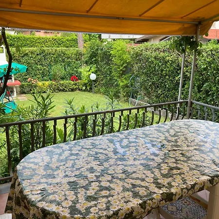Versilia - Con Giardino * Марина-ді-П'єтразанта